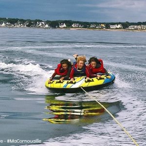 Bouée tractée et paddle party à Sainte-Marine